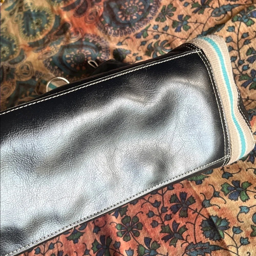 Reaction Kenneth Cole sleek black